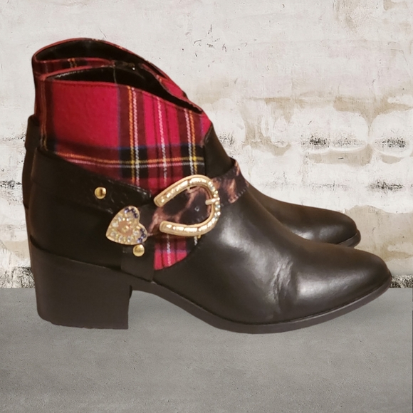 Women PU/TEXT Leather Coated Ankle Boots By Betsy Johnson Size 6.5M - Picture 9 of 10